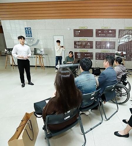 음악학부 아트아토팀, 흰 지팡이의 날 홍보하기 위해 음악회 개최
